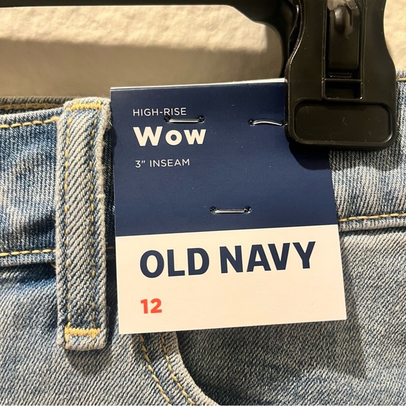 Light Wash High Rise Cuffed Denim Jean Shorts Trendy Summer Casual Outfit - Picture 3 of 14